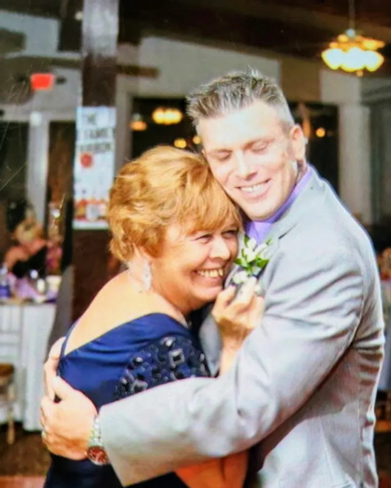Fúnebre 葬儀 Joseph A. Fluehr III | Funeral Home Inc.